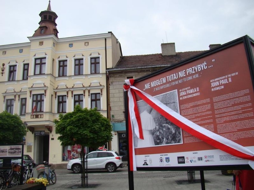 Wystawa na Rynku w Oświęcimiu w 40. rocznicę wizyty Jana Pawła II