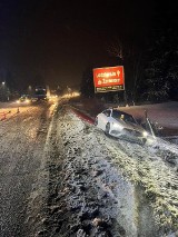 Poronin. Zderzenie dwóch samochodów. Jeden wylądował w rowie