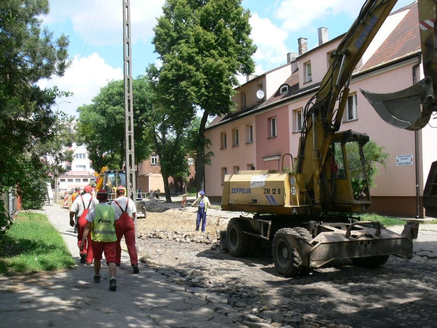 Rozpoczął się remont ulicy Wojska Polskiego w Łęczycy. Droga wyłączona dla ruchu [ZDJĘCIA]