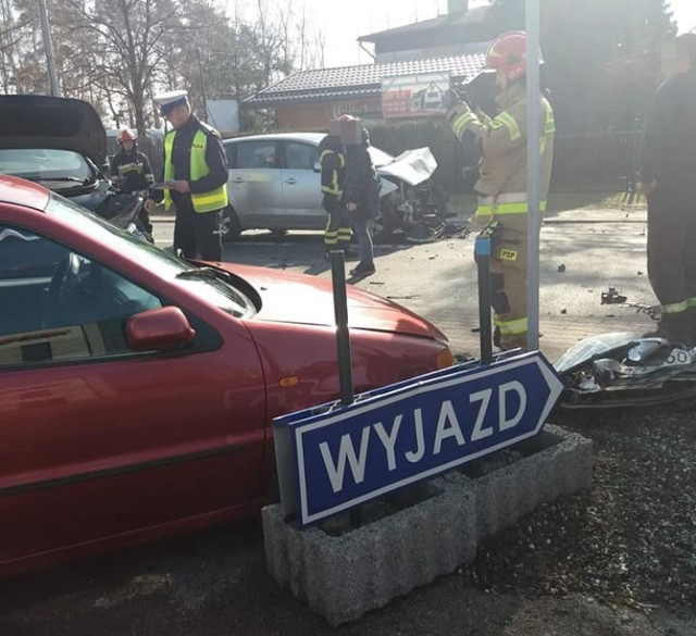 Trzy auta zderzyły się na ulicy Czyżowickiej w Wodzisławiu Śl.