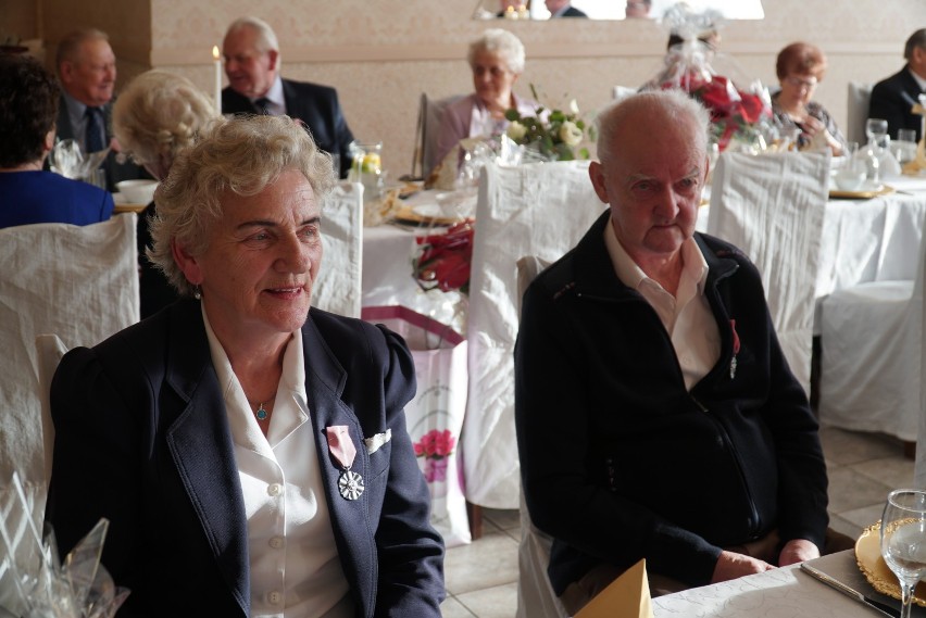 Małżonkowie z godnym pochwały stażem - w Przodkowie spotkali się jubilaci 50-lecia i 60-lecia ślubu - ZDJĘCIA