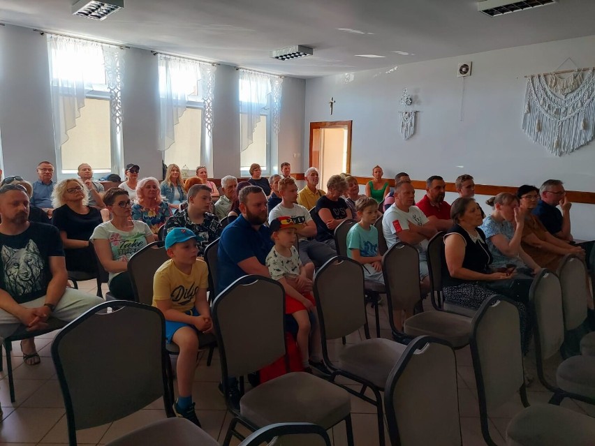 W Rusinowie koło Rypina ruszył projekt „Poznaj moją miejscowość”. Tak wyglądała historyczna prelekcja z udziałem mieszkańców