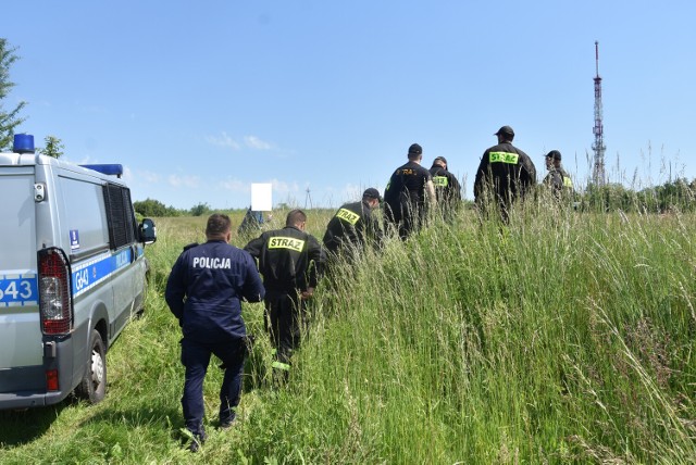Policjanci zaginionego mężczyzny poszukują już od wczoraj (07.06). Pomagają im strażacy