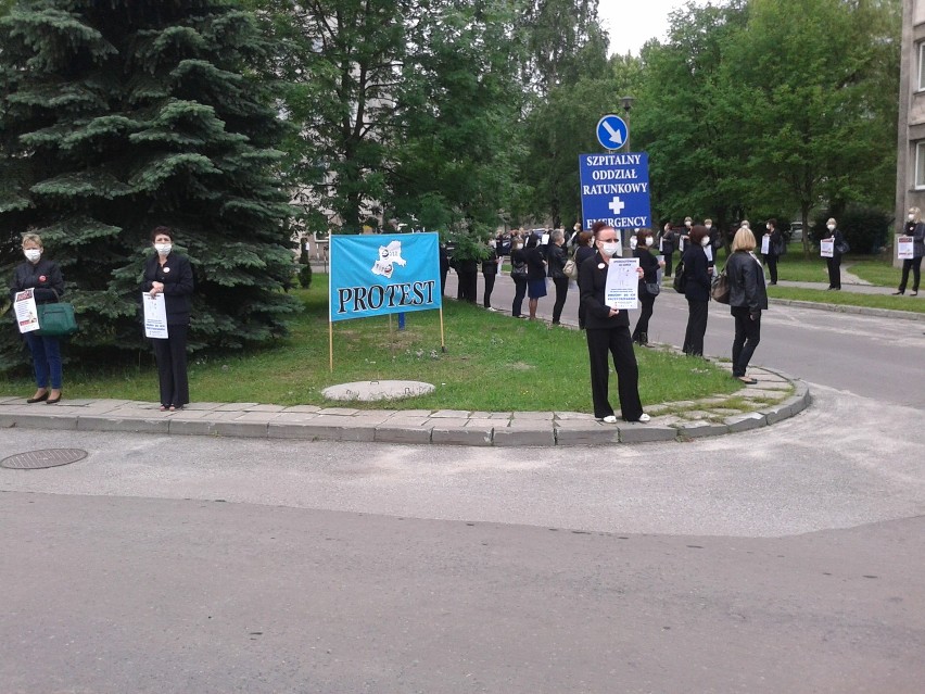 Straj ostrzegawczy w Nowym Szpitalu w Olkuszu. Pielęgniarki protestują w milczeniu
