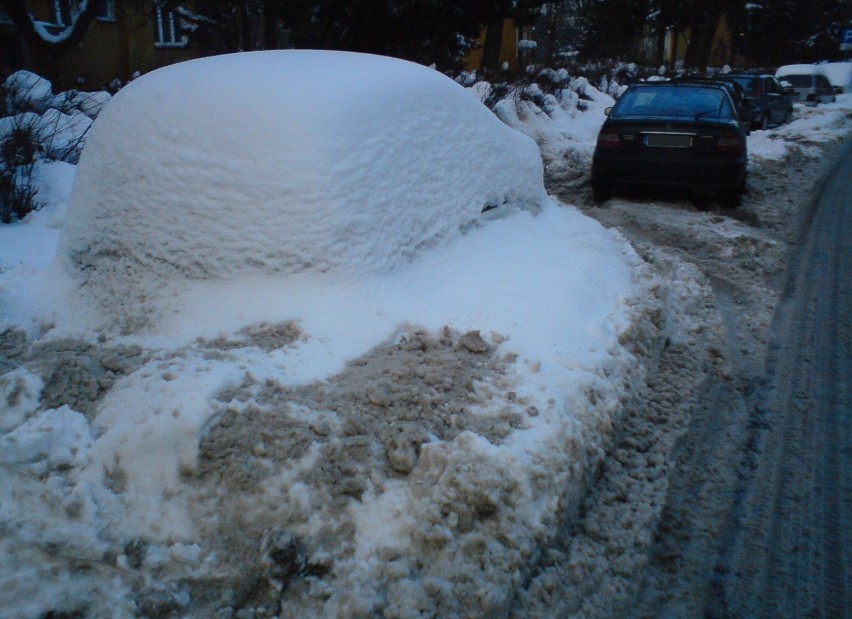 Opady śniegu kontra kierowcy