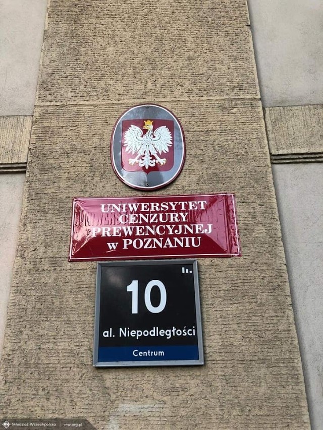 Młodzież Wszechpolska przyczepiła tabliczkę ze zmienioną nazwą na budynek Uniwersytetu Ekonomicznego. Członkowie MW zakleili także usta pomnikom profesorów Edwarda Taylora i Zbigniewa Zakrzewskiego. 

Kolejne zdjęcie --->