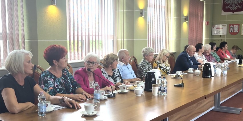 Rada Seniorów Miasta i Gminy Czerniejewo rozpoczęła kolejna kadencję. Seniorzy mają tam sporo energii!