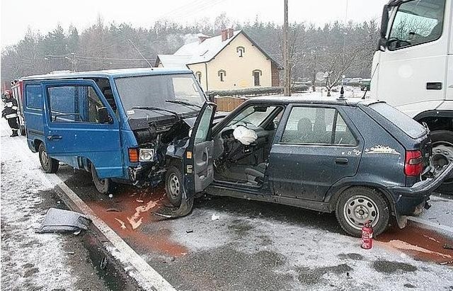 Wypadek na oblodzonej drodze