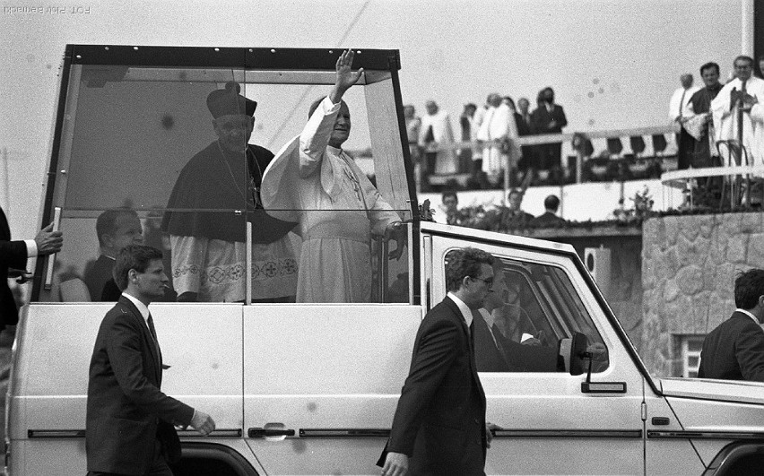 Niezapomniana wizyta Jana Pawła II w Tarnowie na zdjęciach Piotra Bernackiego [GALERIA]