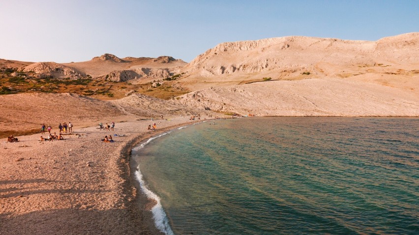 Ta zlokalizowana na wyspie Pag plaża wygląda, jakby...