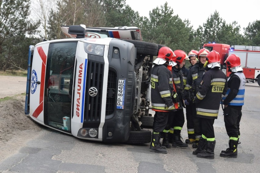 Wypadek karetki na ulicy Przemysłowej w Pile