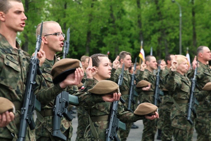 Ile obecnie zarabiają żołnierze w Polsce? Dla wielu wojsko...