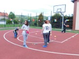 Przy Publicznej Szkole Podstawowej nr 6 w Wałbrzychu otwarto boisko do koszykówki.