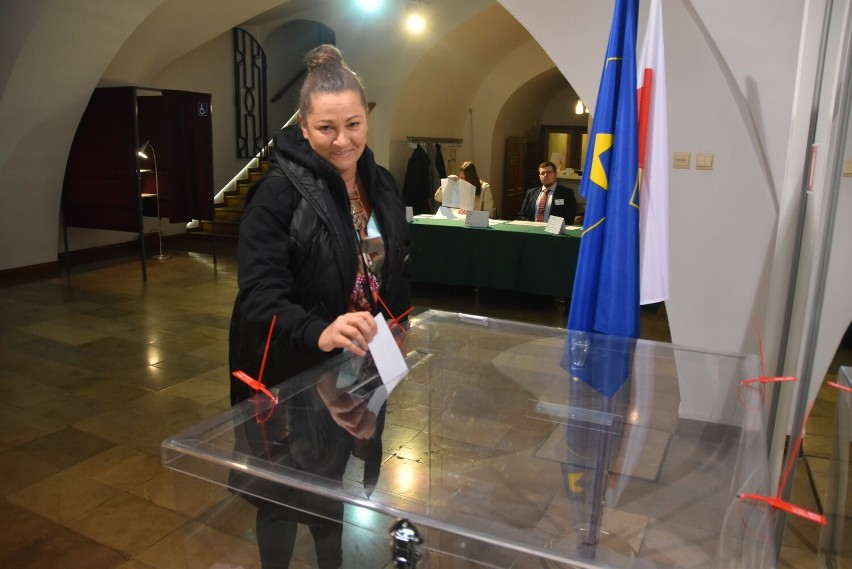 Głosowanie podczas II tury wyborów samorządowych w Tarnowie