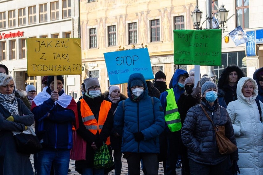 14.03.2022 wroclaw protest mieszkancow tbs na rynku podwyzka...