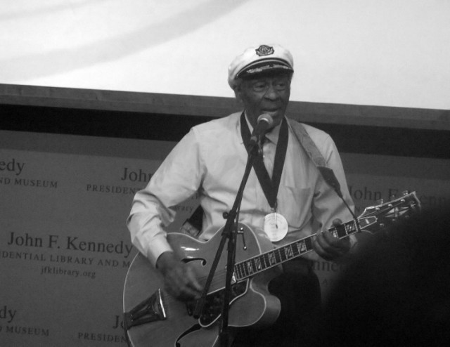 Chuck Berry w 2012 r. By Michael Borkson - http://www.flickr.com/photos/protestphotos1/6933348267/in/set-72157629462562371/, CC BY 2.0, https://commons.wikimedia.org/w/index.php?curid=18534656