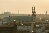 Tak wygląda Poznań z wieży niedostępnej dla turystów. Zobacz imponującą panoramę miasta z wieży katedralnej. Mamy zdjęcia!