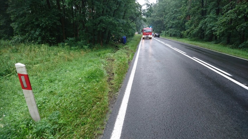 Przyłęk: Auto rozbiło się na drzewach