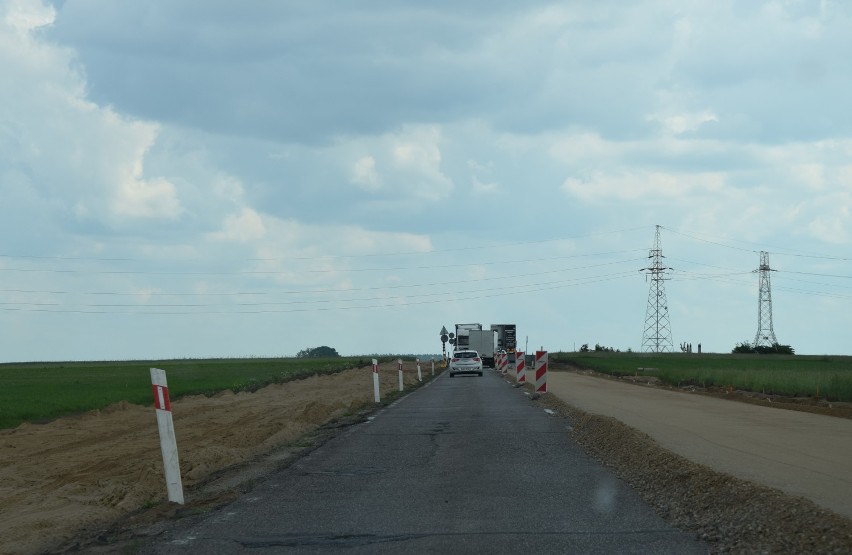 Trwa przebudowa i modernizacja drogi do Nowogrodu.