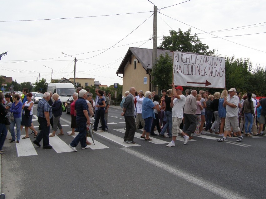 Protest w Tarnowie polegał na blokowaniu ruchu na ul....