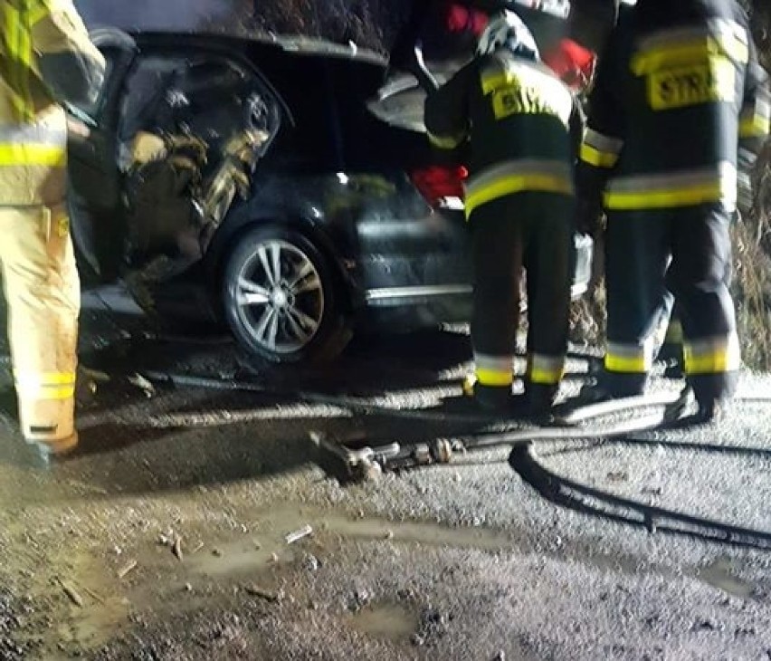 Gmina Trąbki Wielkie: Pożar samochodu na trasie Kleszczewo-Warcz przy drodze wojewódzkiej nr 226  [18.02.2020] ZDJĘCIA