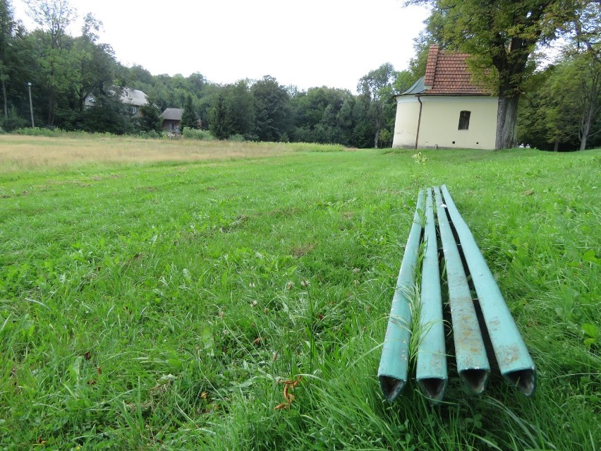 Kazali piłkarzom zlikwidować boisko, bo przeszkadzało zakonnikom