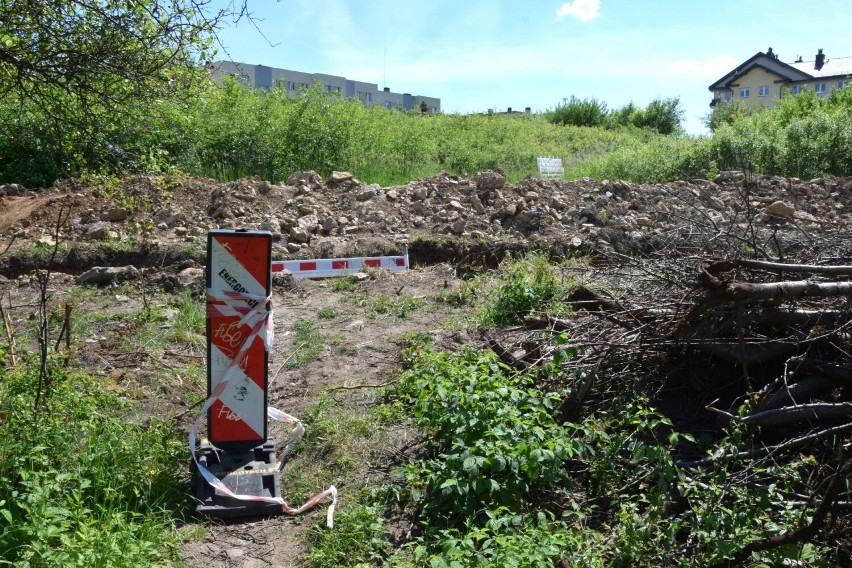 Mieszkańcy stracili dojście do kładki nad torami łączącej dwa osiedla w Kielcach. Zobacz zdjęcia    