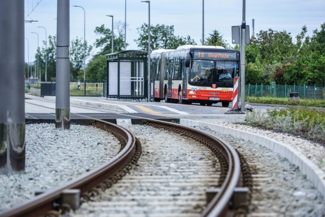 Utrudnienia w ruchu są uciążliwe nie tylko dla mieszkańców Stogów, ale i osób, które jeżdżą na plażę. Na szczęście remont linii tramwajowej na Stogach dobiega końca