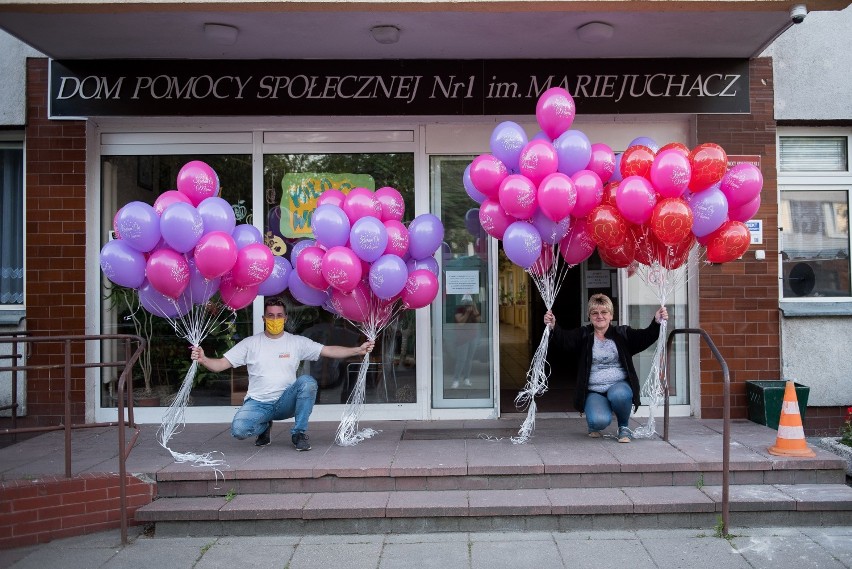 Do pań w DPS-ie trafiło 150 balonów.