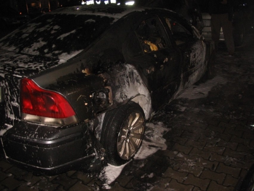 Pożar w komisie w Goczałkowicach: Spłonęły 2 samochody