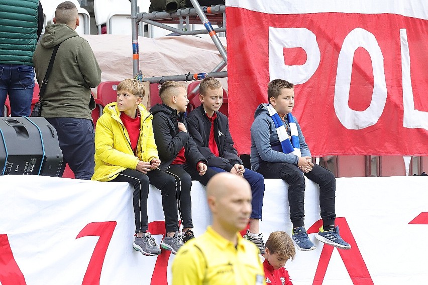 Szaleństwo kibiców na stadionie ŁKS po wygranej z Arką Gdynia ZDJĘCIA