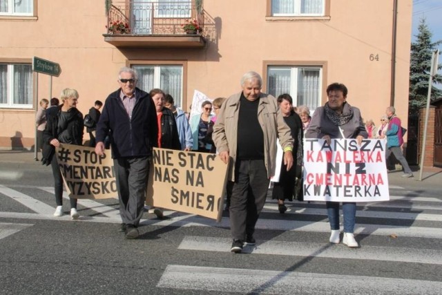 Michał Baranowski, mieszkaniec Brzezin pozwał archidiecezję łódzką. Chodzi o zbyt wysokie jego zdaniem opłaty cmentarne za pochówek. Ma nadzieje, że w jego ślady pójdą inni.

CZYTAJ DALEJ NA KOLEJNYCH SLAJDACH