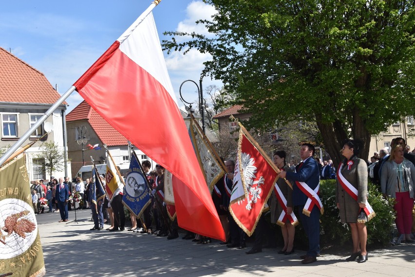Uroczystości trzeciomajowe pod pomnikiem Powstańców Wielkopolskich w Rogoźnie [ZDJĘCIA]