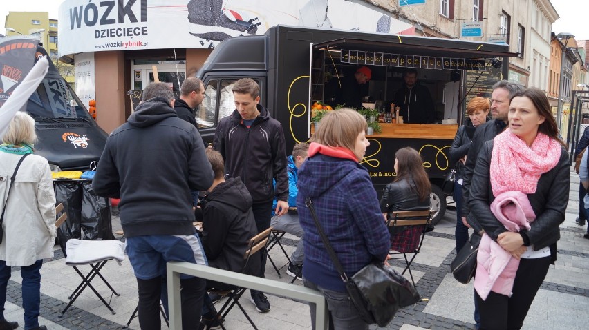 Food trucki w Rybniku: tłumy przed Bazyliką