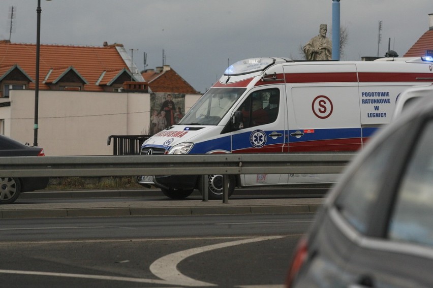 Wypadek na moście w Legnicy (ZDJĘCIA)