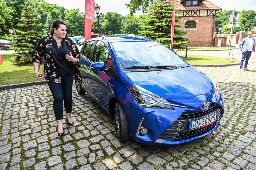 Loteria PIT w Gdańsku roztrzygnięta. Zwyciężczyni otrzymała hybrydową Toyotę Yaris