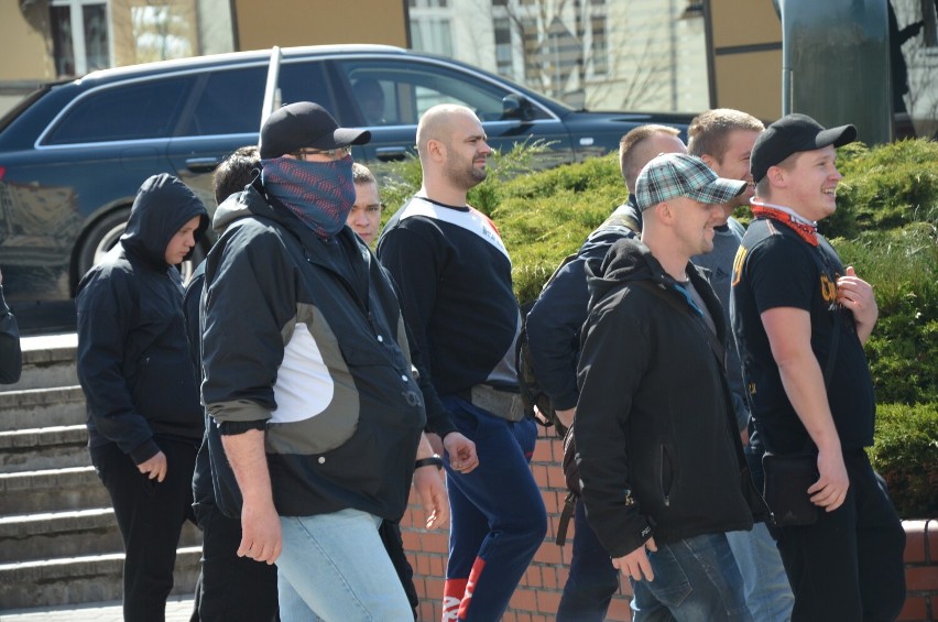 Zatrzymanie przez policję uczestników kwietniowego protestu w Głogowie było zasadne i zgodne z prawem. Sąd wydał decyzję