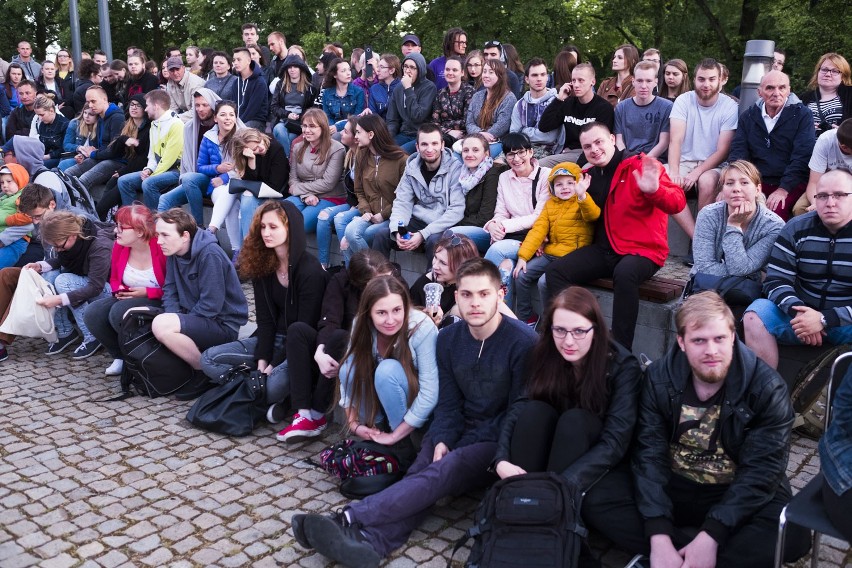 Setki fanów gry „Wiedźmin” obejrzały piątkowy pokaz Teatru...