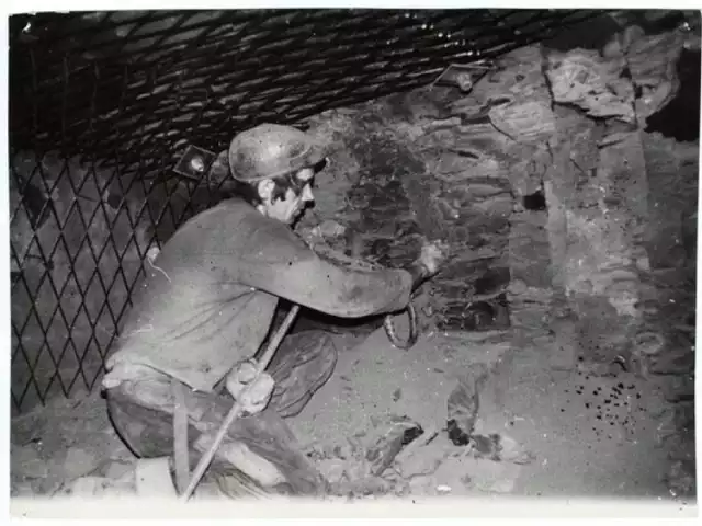 Wiesław Lepczak w szybie górniczym