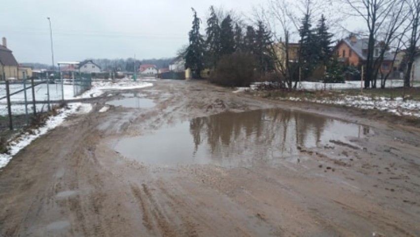 Wągrowiec. Jest źle, a na wiosnę będzie jeszcze gorzej. Na tych ulicach królują dziury i błoto! Zobacz zdjęcia 