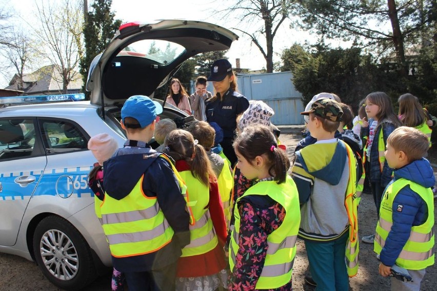 Uczniowie Szkoły Podstawowej SPSK w Wieluniu z wizytą w komendzie policji [FOTO]