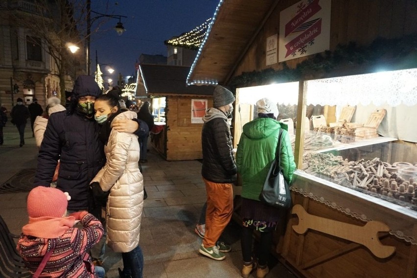 Jarmark Bożonarodzeniowy na Piotrkowskiej. Zobacz, co można kupić na straganach ZDJĘCIA