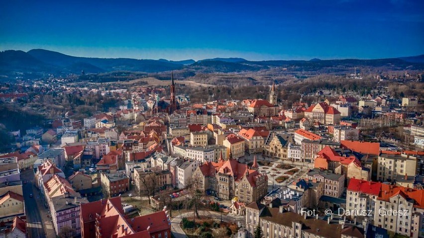 Nieziemski Wałbrzych i niezwykłe Śródmieście miasta widziane z drona (ZDJĘCIA)