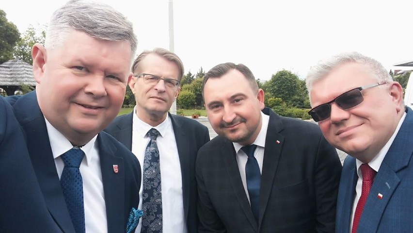 Prezydent Andrzej Duda spotkał się w Urszulinie z lubelskimi Kołami Gospodyń Wiejskich. Zobacz galerię!