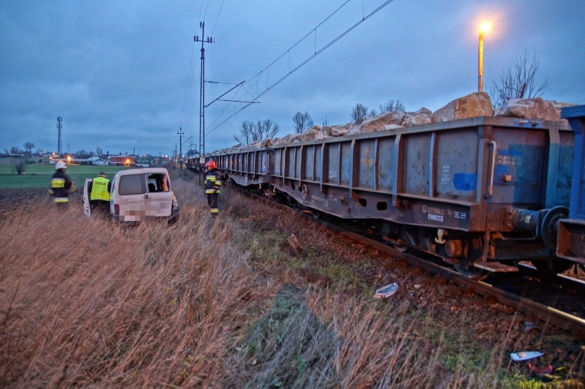 Zderzenie auta z pociągiem w Koźminie Wlkp.