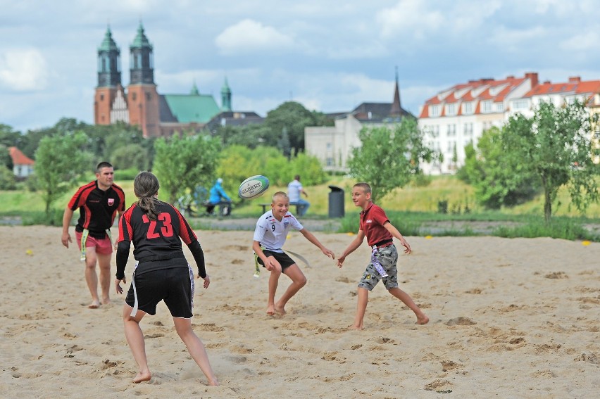 Rugby na plaży miejskiej w Poznaniu