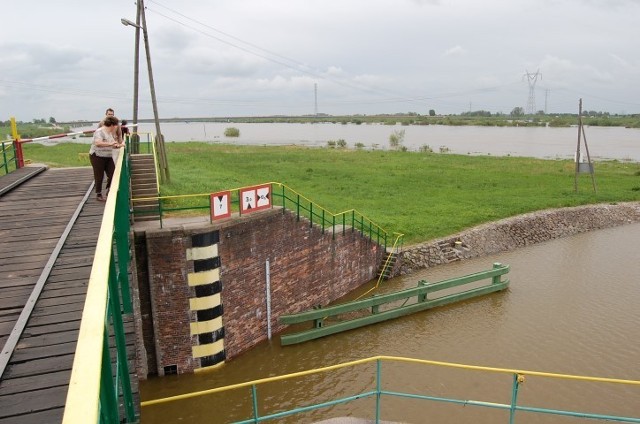 Śluza Gdańska Głowa w czasie zagrożenia powodziowego w roku 2010