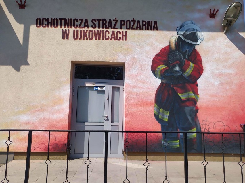 Mural na remizie strażaków z OSP Ujkowice [ZDJĘCIA]