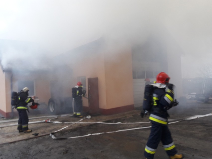 Pożar w garażu w Miedniewicach pod Skierniewicami
