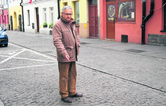 Krzysztof Giemza jest wstrząśnięty reakcją kierowcy mercedesa na potrącenie bezdomnego kota. Fundacja Zmieńmy Świat dysponuje fotograficzną dokumentacją tego bulwersującego zdarzenia